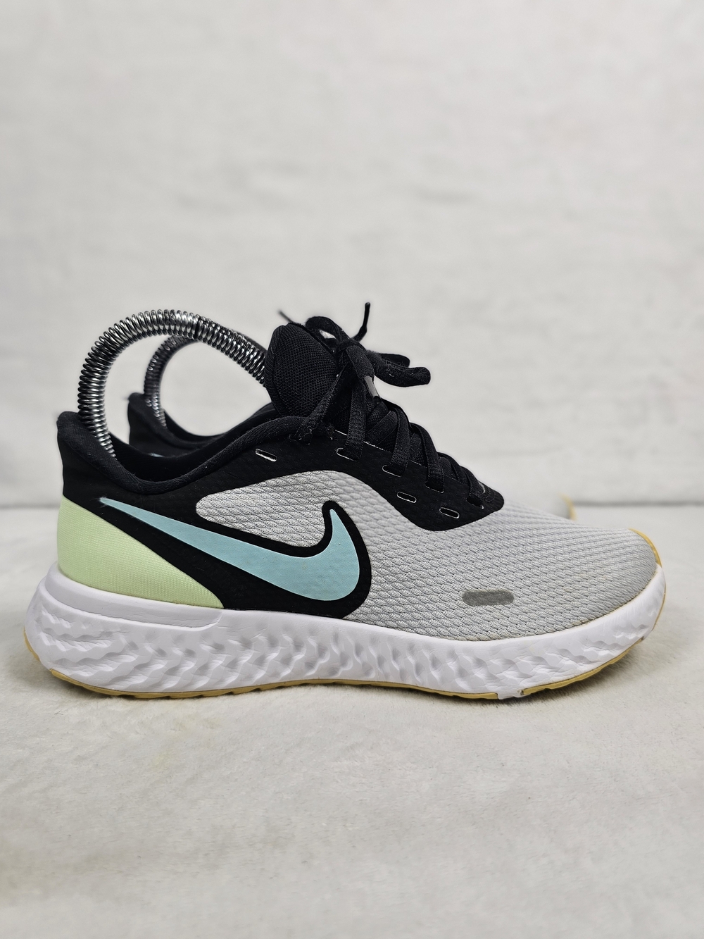 Nike Revolution 5 Womens Size 6 Running Shoes Grey Black Aqua BQ3207-009